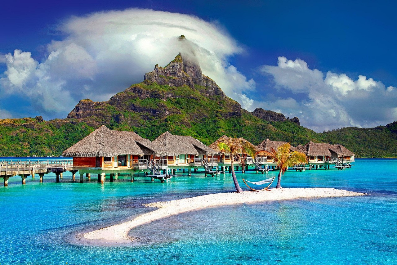 Bora Bora https://pixabay.com/photos/bora-bora-island-caribbean-tahiti-3023437/