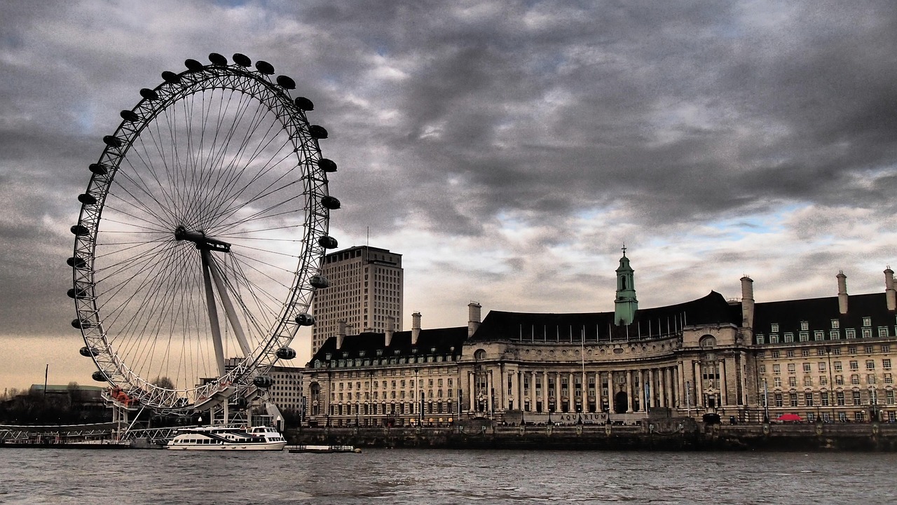 London https://pixabay.com/photos/london-england-westminster-709283/