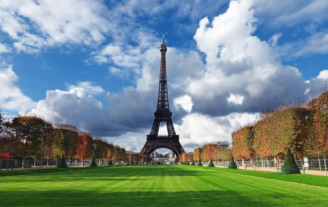 Paris https://pixabay.com/photos/tower-france-paris-1950742/