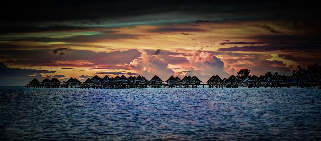 Bora Bora Tips https://pixabay.com/photos/bora-bora-sunset-701857/