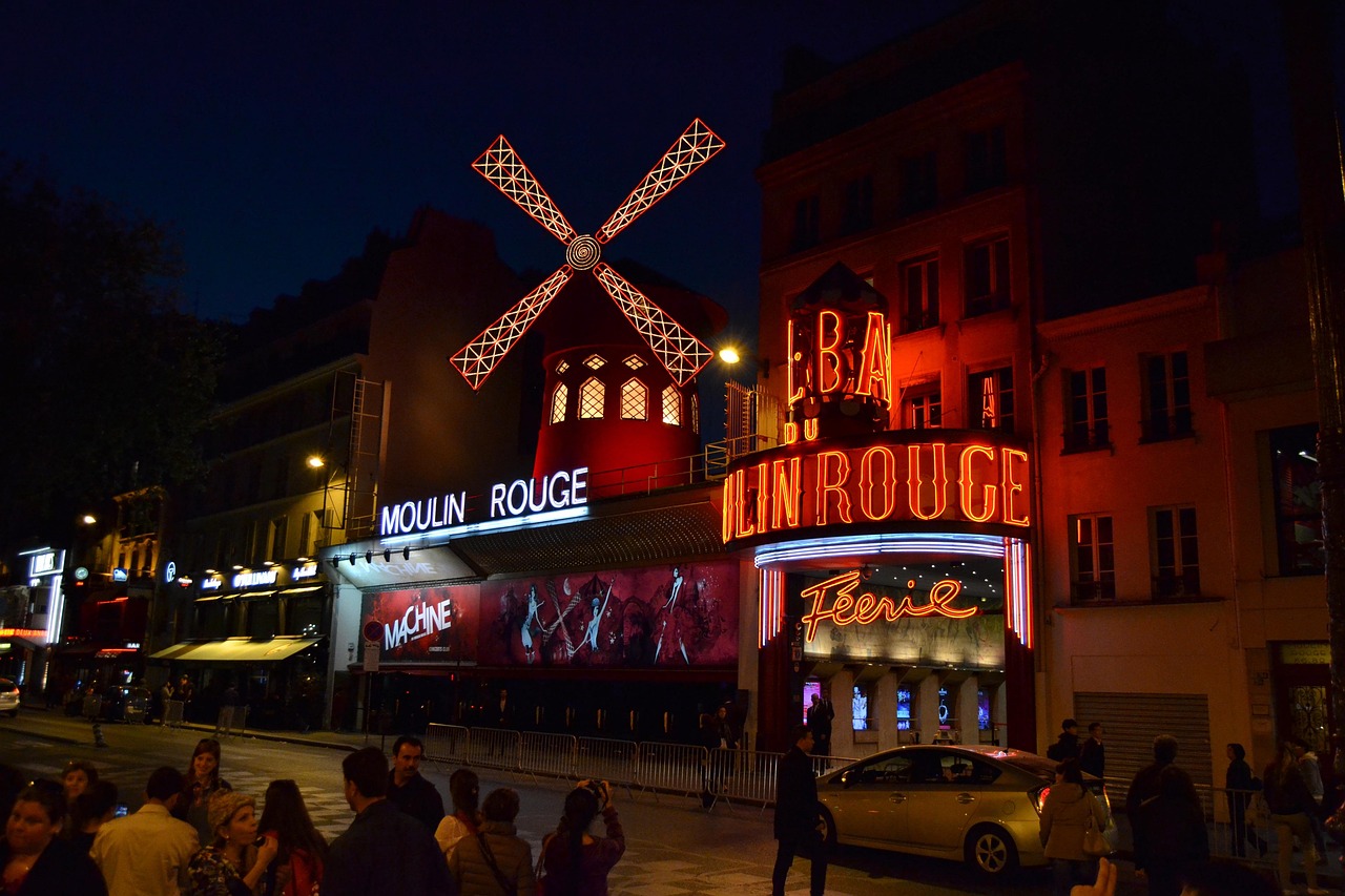 Paris Tips https://pixabay.com/photos/red-mill-dance-studio-france-paris-738110/
