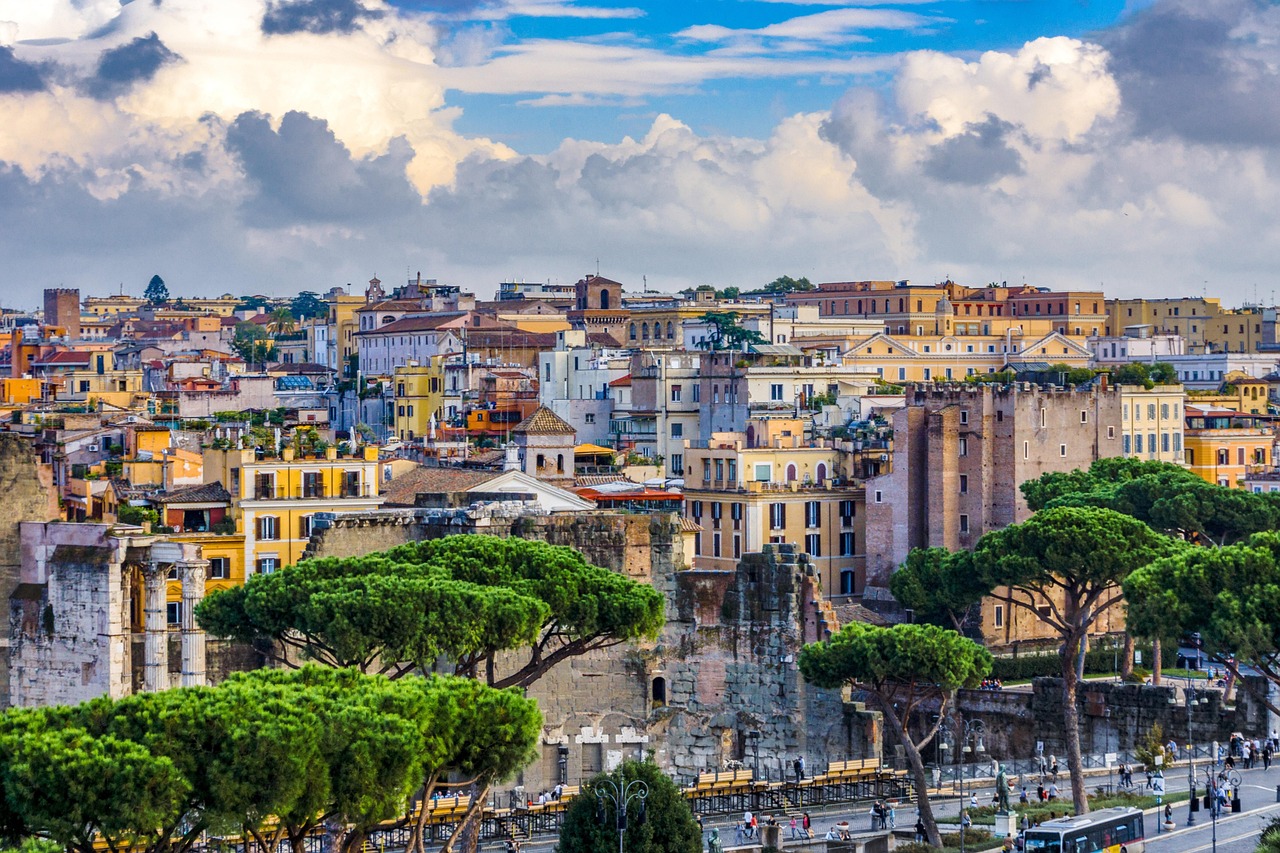 Rome Tips https://pixabay.com/photos/rome-italy-city-houses-buildings-4087275/