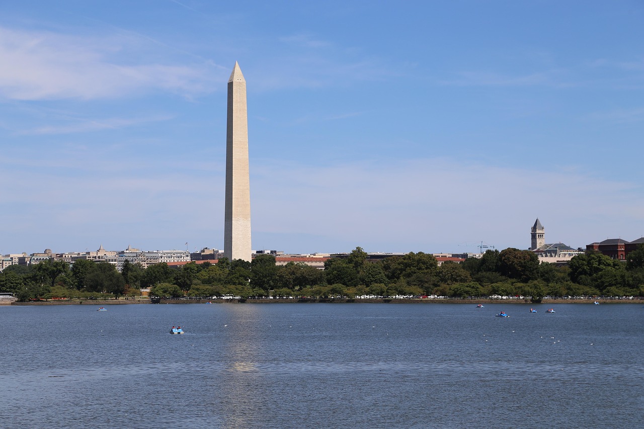 Washington DC https://pixabay.com/photos/the-washington-monument-3699025/